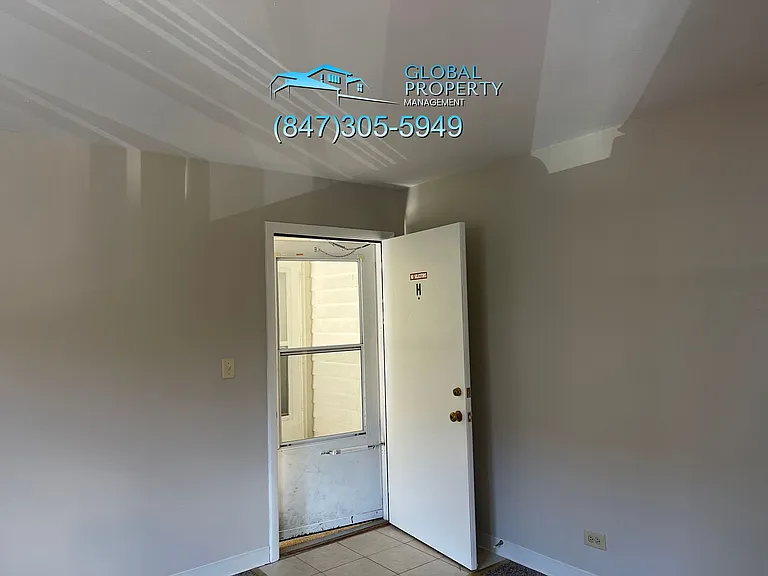 267 E Grand Ave — Photo 20