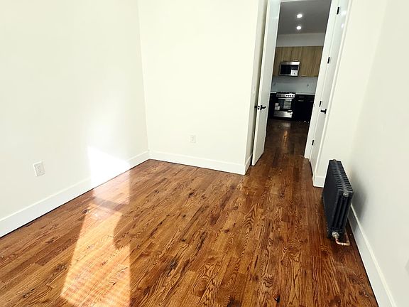 3rd image of 377 Danforth Ave #2C