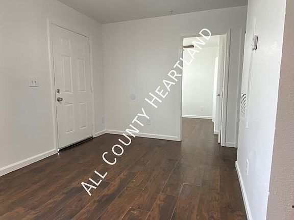 3rd image of 944 SE 14th St Unit 2