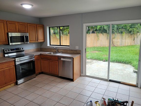3rd image of 2625 SE Mariposa Ave