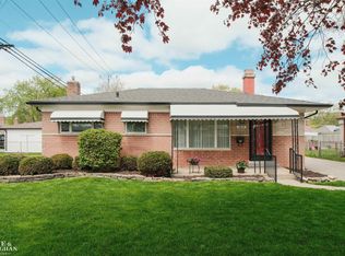 16115 Yew St, Roseville, MI 48066
