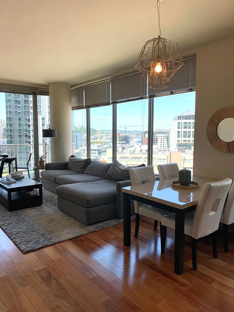 Stunning 1 Bedroom Condo in the Heart of Downtown/South Lake Union! — Photo 2