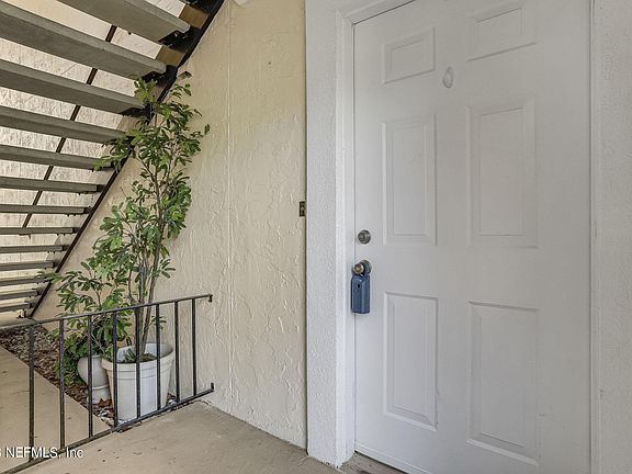 3rd image of 13715 RICHMOND PARK Drive #803