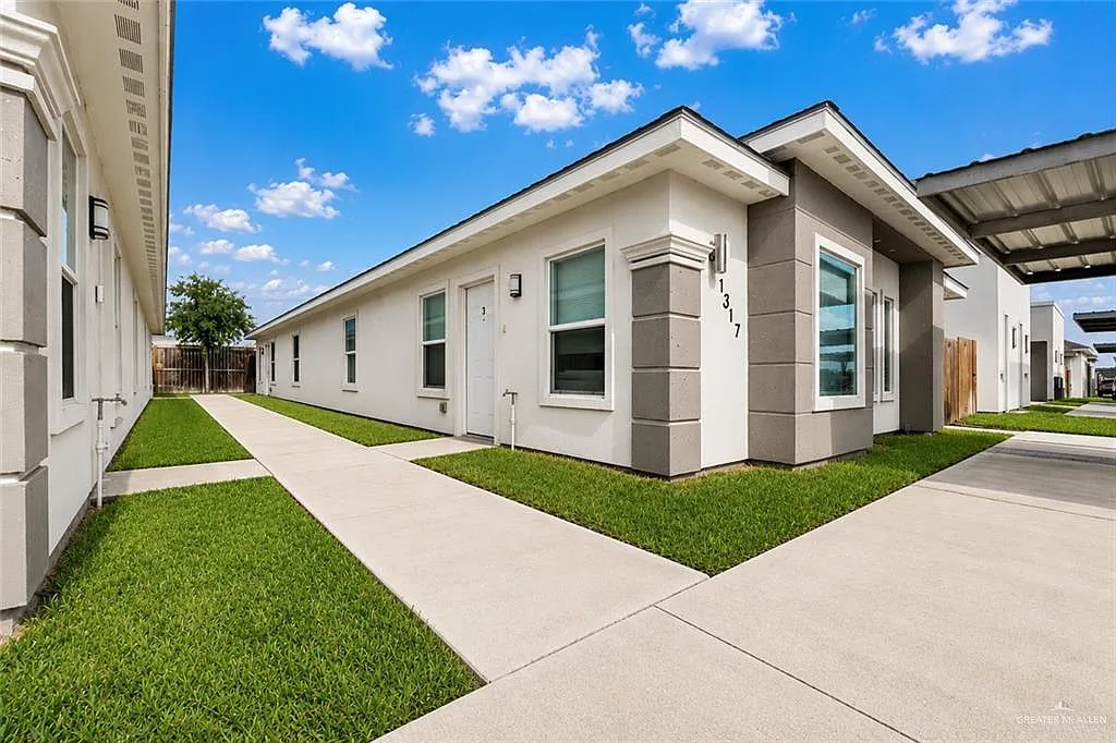 3 bed, 2.0 bath, 1053 sqft, $1,200 — Photo 4
