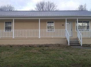 928 Monroe Cir, Madisonville, TN 37354