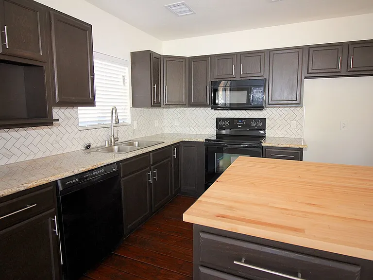 102 Copper St — Photo 37