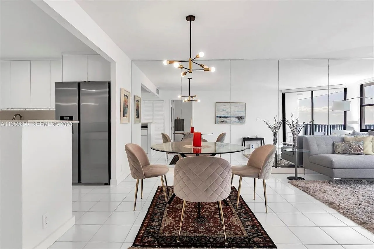 1 bed, 2.0 bath, 1064 sqft, $3,200 — Photo 2