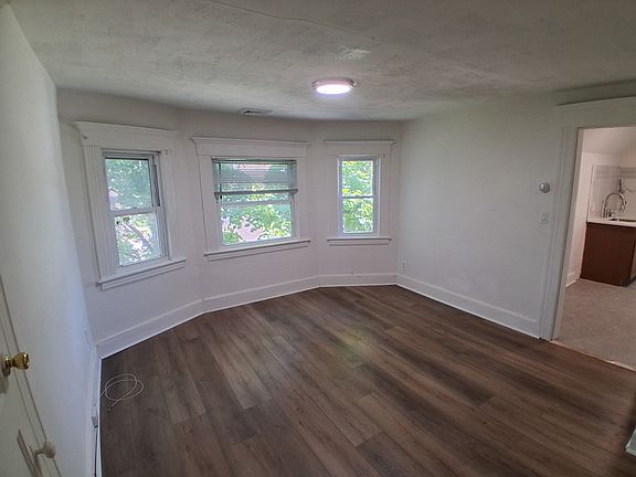 4th image of 1688-1690 Iranistan Ave #3