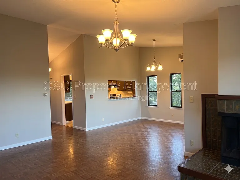 1538 Ashwood Dr — Photo 5