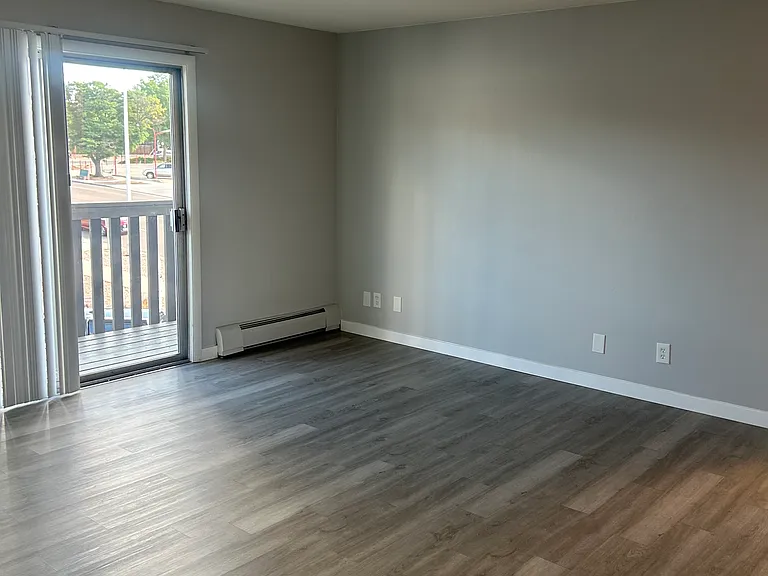 Spacious living room