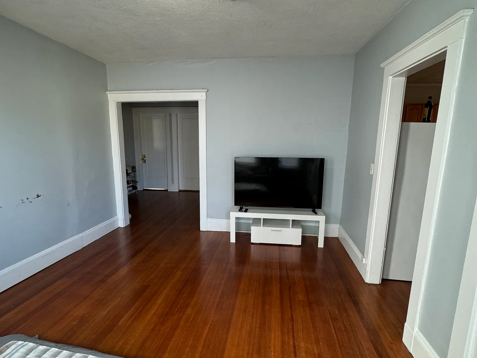 3 bed, 9999 sqft, $3,200 — Photo 3