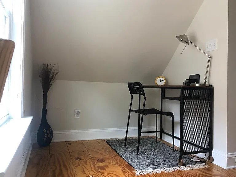 122 E 9th St #1 — Photo 8