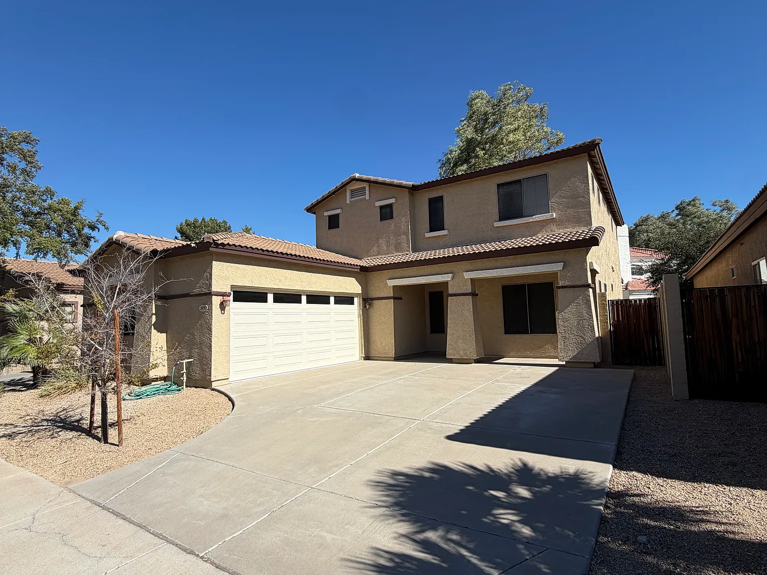 4 bed, 2053 sqft, $2,500 — Photo 2
