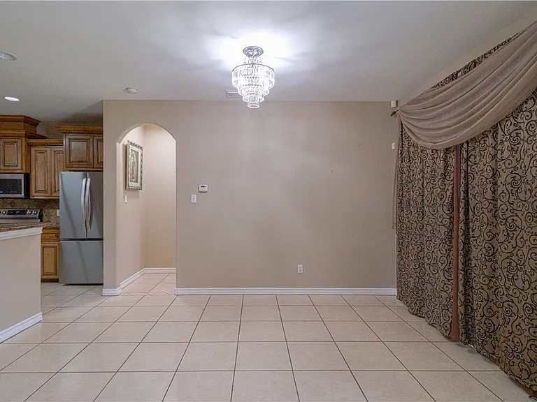 6842 Old Square Dr — Photo 7