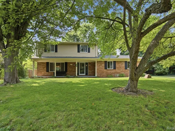 5385 Milane Cir, Clarkston, MI 48346