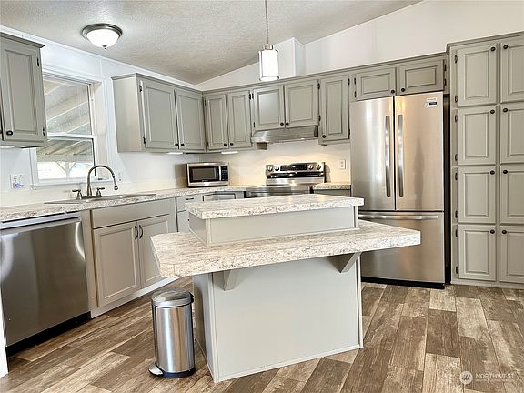 5th image of 130 Blue Heron Drive