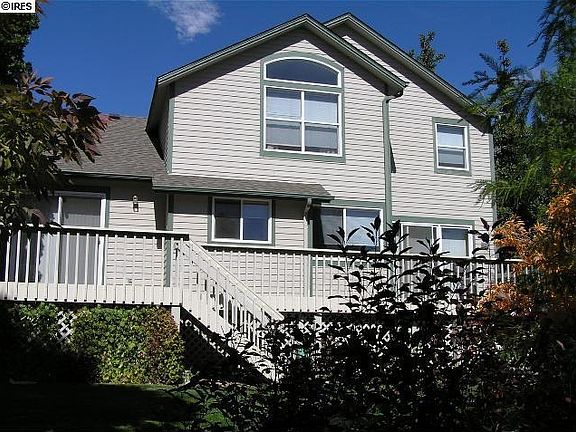 Spacious, south facing deck