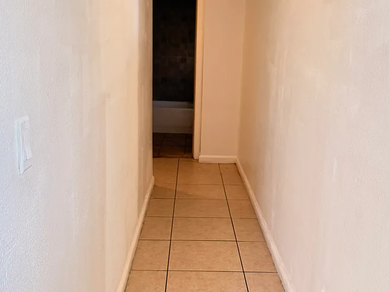 640 SW 9th Ct #2 — Photo 7