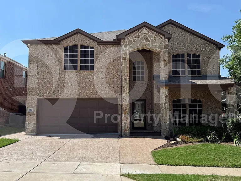 501 Lipizzan Ln — Photo 1