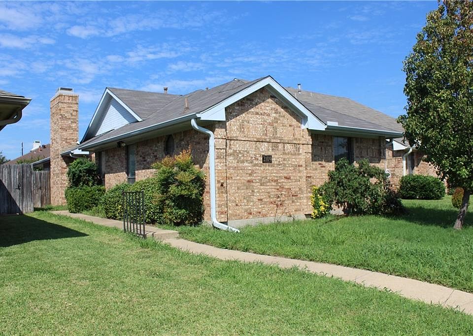 1st image of 2109 Peakwood Dr