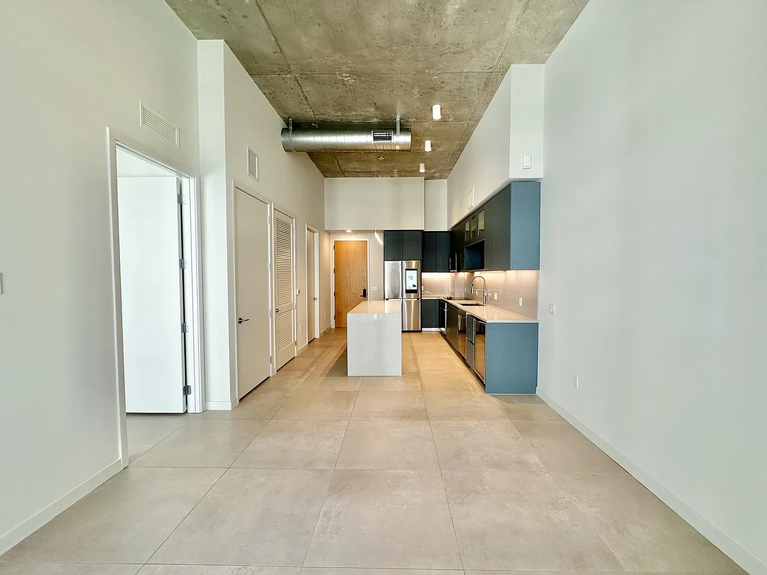 1 bed, 751 sqft, $2,946 — Photo 4