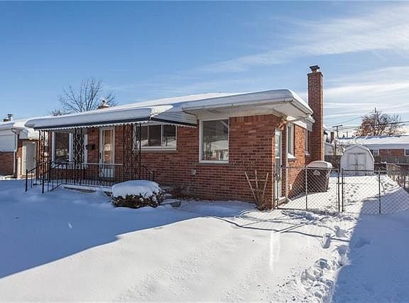 3rd image of 22349 Fairfax St