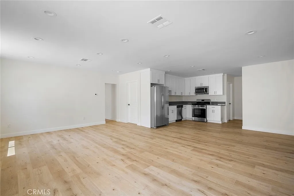 3 bed, 3.5 bath, 1453 sqft, $4,150 — Photo 4