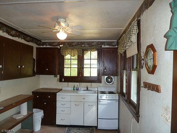 2nd image of 410 Main St