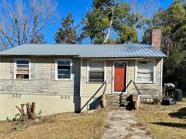 36 W Barnes Ave, Chattahoochee, FL 32324