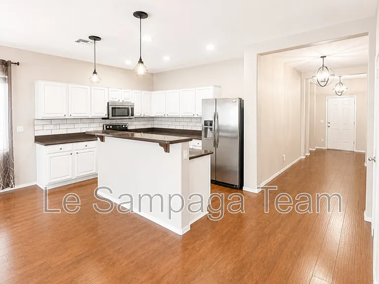 17636 W Maui Ln — Photo 6