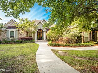 6101 Olde Oakview, Ocean Springs, MS 39564