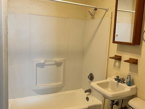 3rd image of 52 Pleasant St APT 11