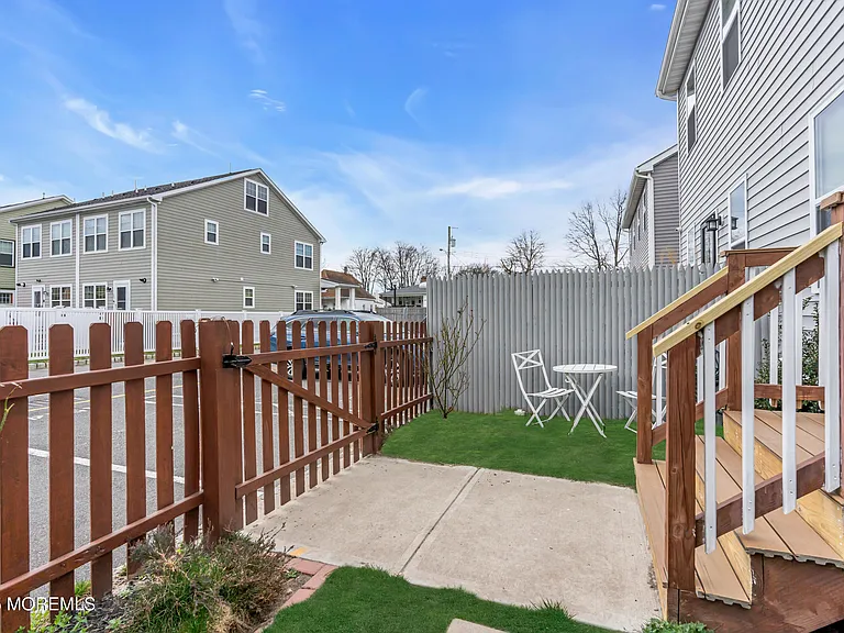 1514 Heck Ave — Photo 22
