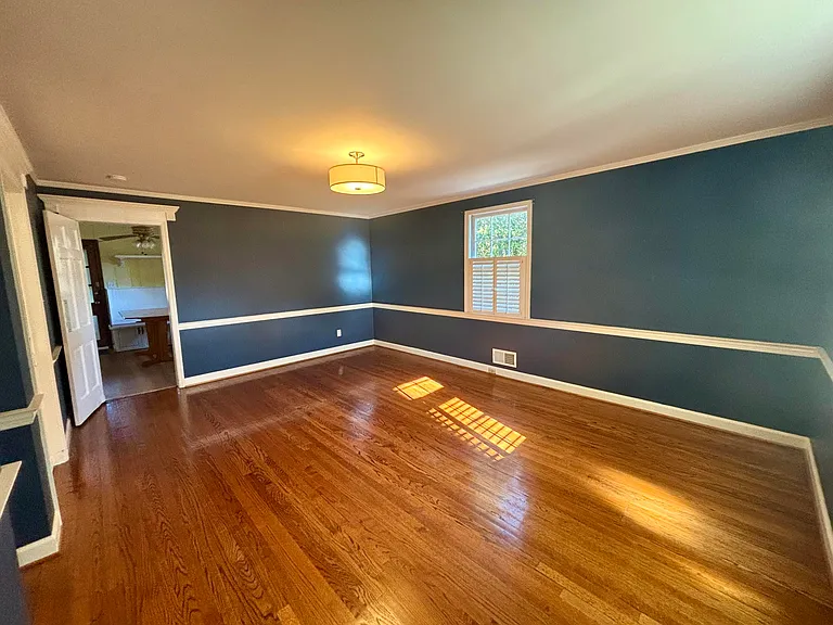 807 Barrett Ln — Photo 10