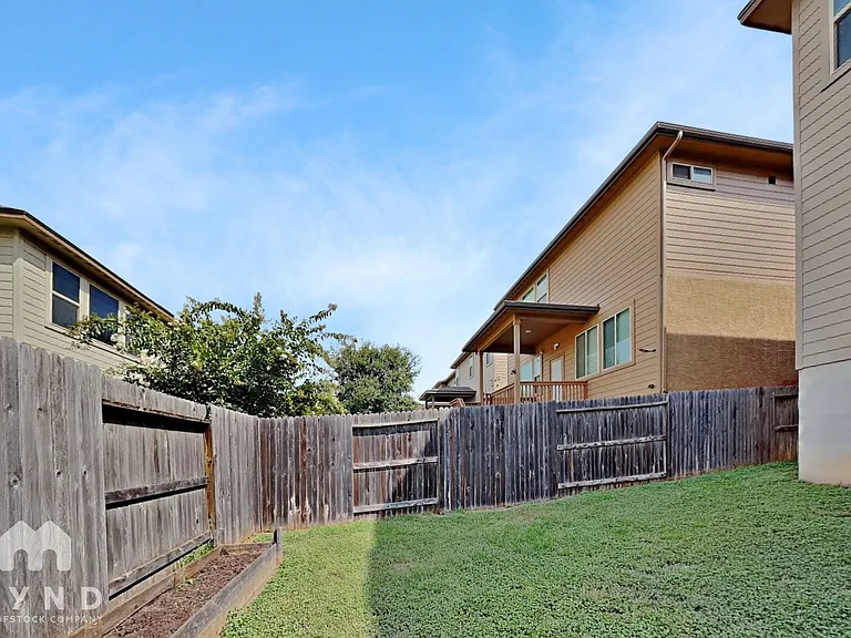 21535 Vista De Cristal — Photo 26