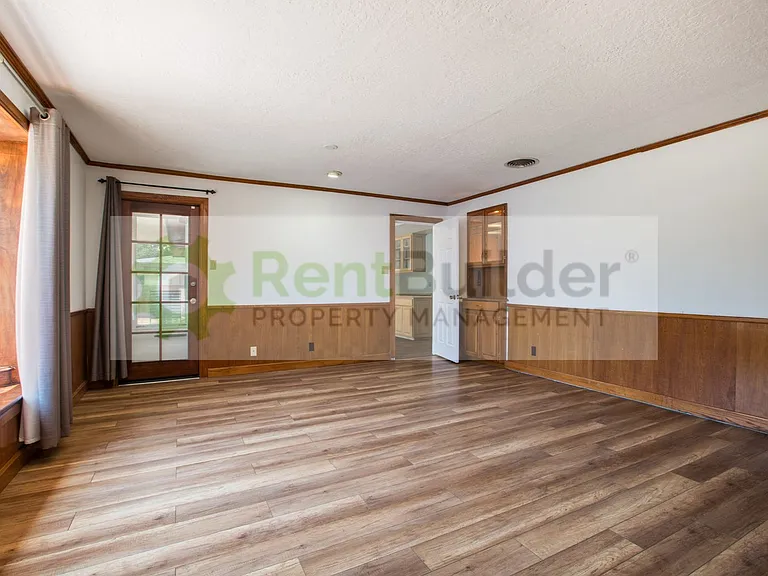 8304 Dellwood Rd NE — Photo 8