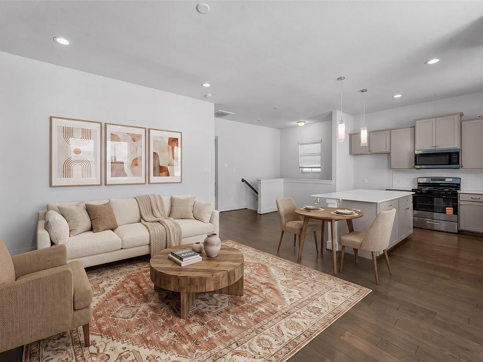 3 bed, 2.5 bath, 1550 sqft, $2,400 — Photo 4