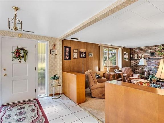 5th image of 212 Thornberry Dr