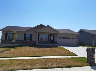 465 Honeysuckle Creek Dr, Wentzville, MO 63385