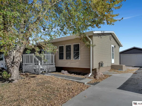 2040 NW 49th St, Lincoln, NE 68528