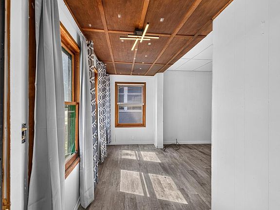 5th image of 556 W 5th St