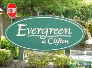 22 Evergreen Dr APT 32, Clifton, NJ 07014
