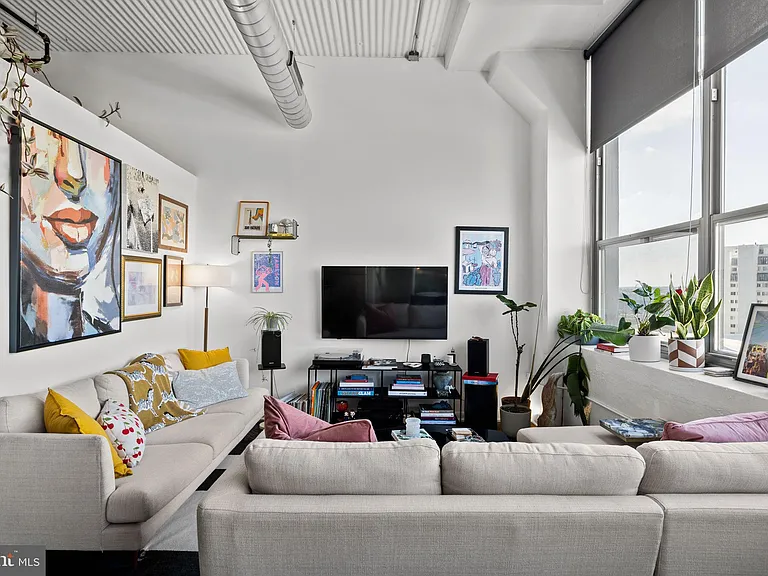 2200 Arch St #28-804 — Photo 4