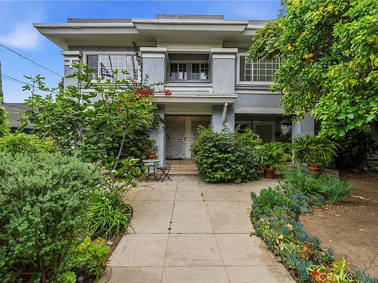 2139 Canyon Dr — Photo 1