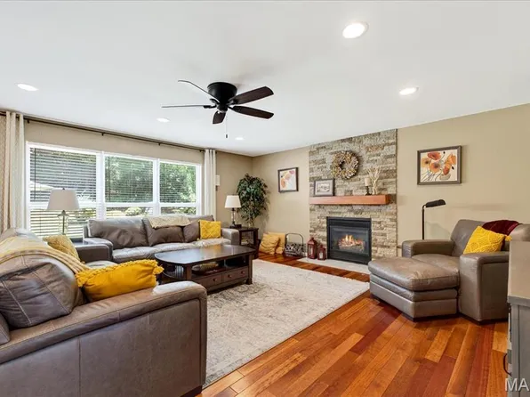 9402 Green Park Valley Dr, Saint Louis, MO 63123