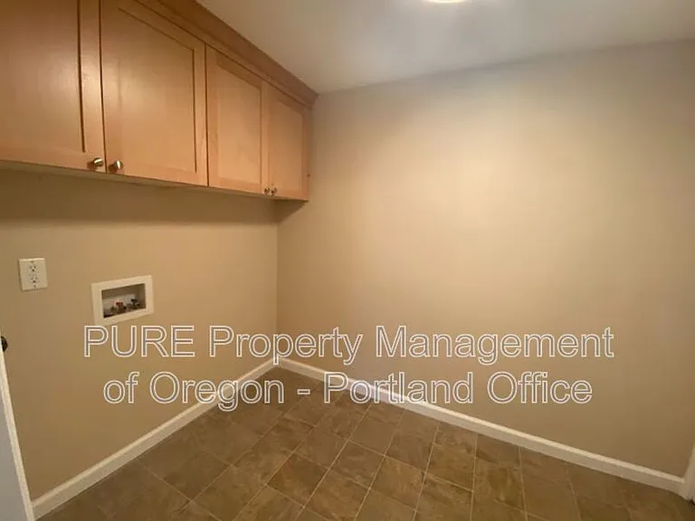 3550 Lake Grove Ave — Photo 11