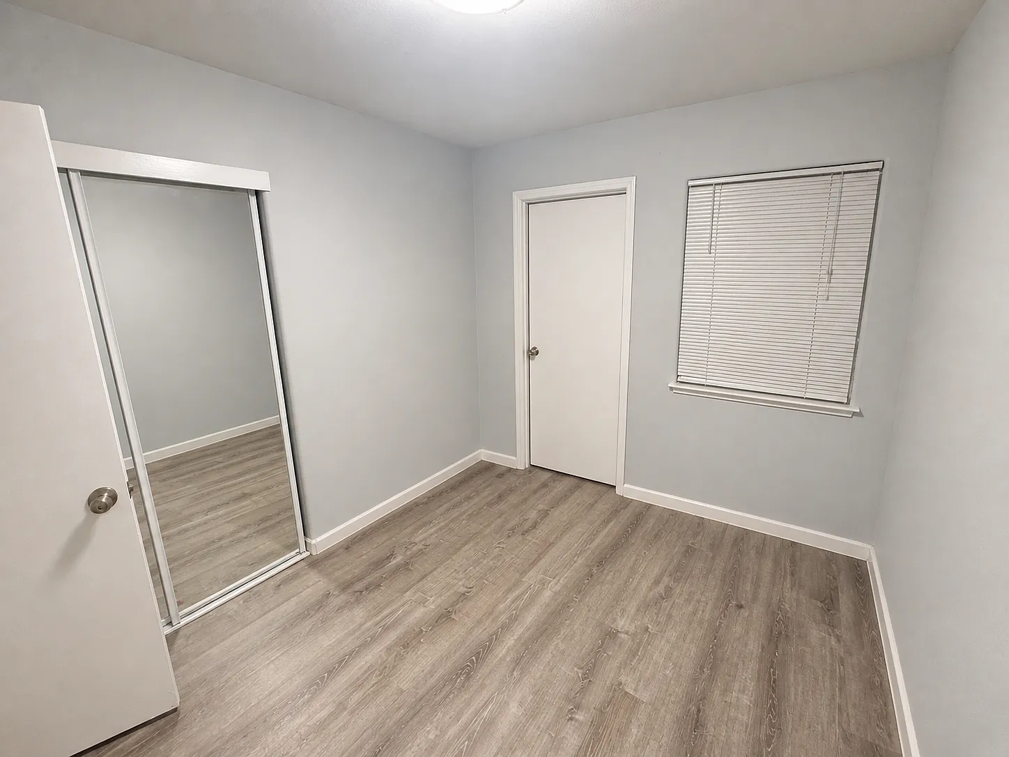 1 bed, 1.5 bath, 125 sqft, $1,200 — Photo 2