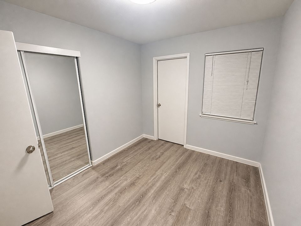 2nd image of 1209 Burdett Way