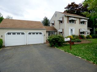 992 Ridge Rd, Wethersfield, CT 06109