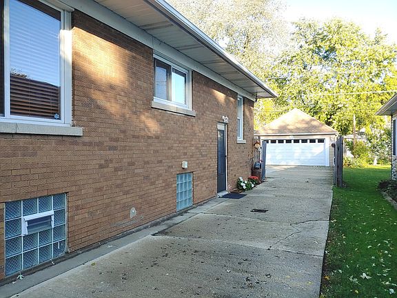 3rd image of 1506 N William St